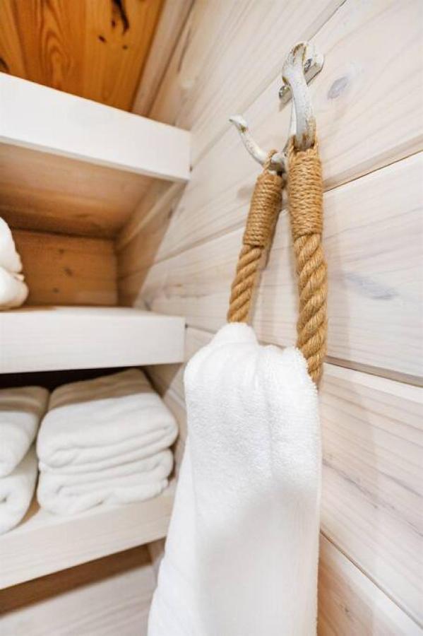4 Heron Haus, Luxury Tiny House, Pet Friendly, Mins To Downtown Гантерсвилл Экстерьер фото